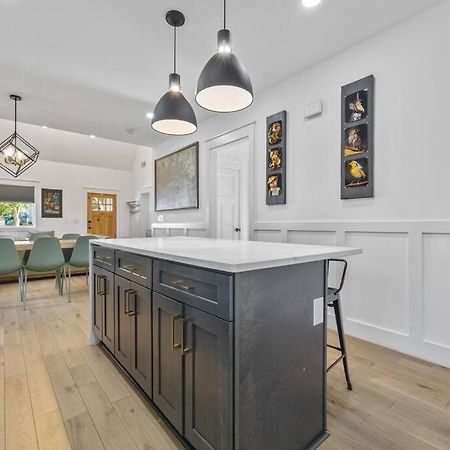 Designer Home: King Beds, Luxe Bath+Free Parking! Atlanta Eksteriør billede