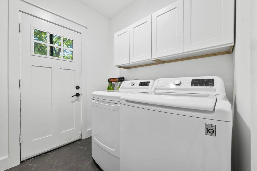 Designer Home: King Beds, Luxe Bath+Free Parking! Atlanta Eksteriør billede