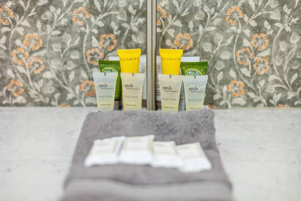 Designer Home: King Beds, Luxe Bath+Free Parking! Atlanta Eksteriør billede