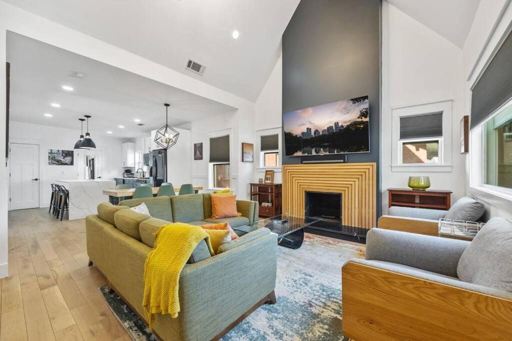 Designer Home: King Beds, Luxe Bath+Free Parking! Atlanta Eksteriør billede