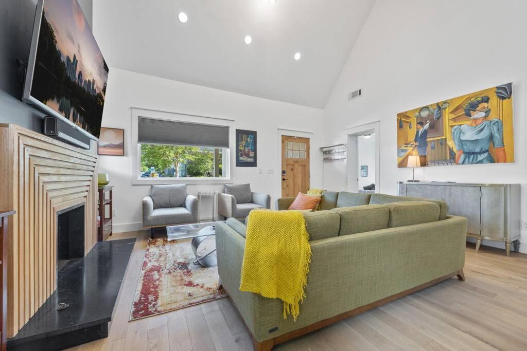 Designer Home: King Beds, Luxe Bath+Free Parking! Atlanta Eksteriør billede
