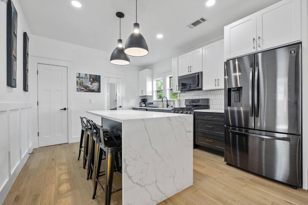 Designer Home: King Beds, Luxe Bath+Free Parking! Atlanta Eksteriør billede