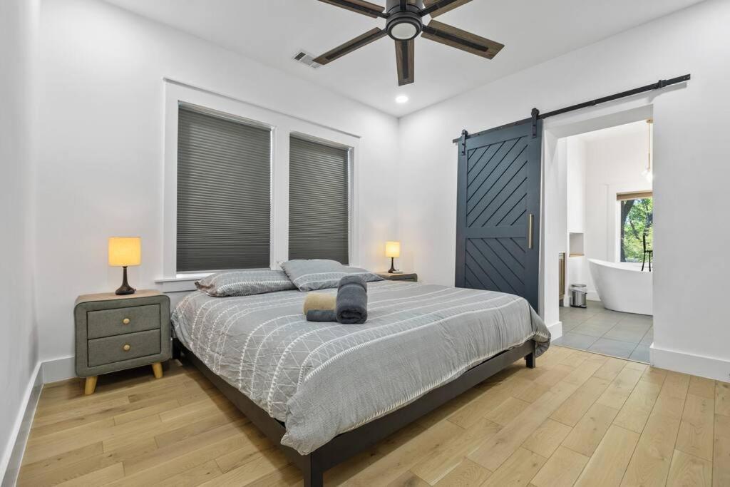 Designer Home: King Beds, Luxe Bath+Free Parking! Atlanta Eksteriør billede
