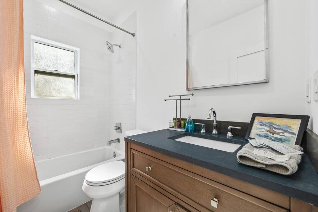 Designer Home: King Beds, Luxe Bath+Free Parking! Atlanta Eksteriør billede